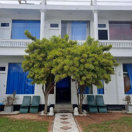 White Surfing Beach Resort Unawatuna Esterno foto