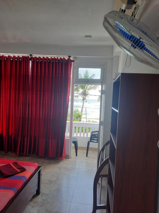 White Surfing Beach Resort Unawatuna Esterno foto
