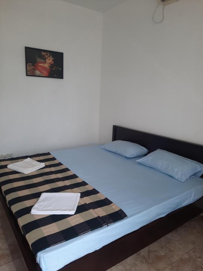 White Surfing Beach Resort Unawatuna Esterno foto