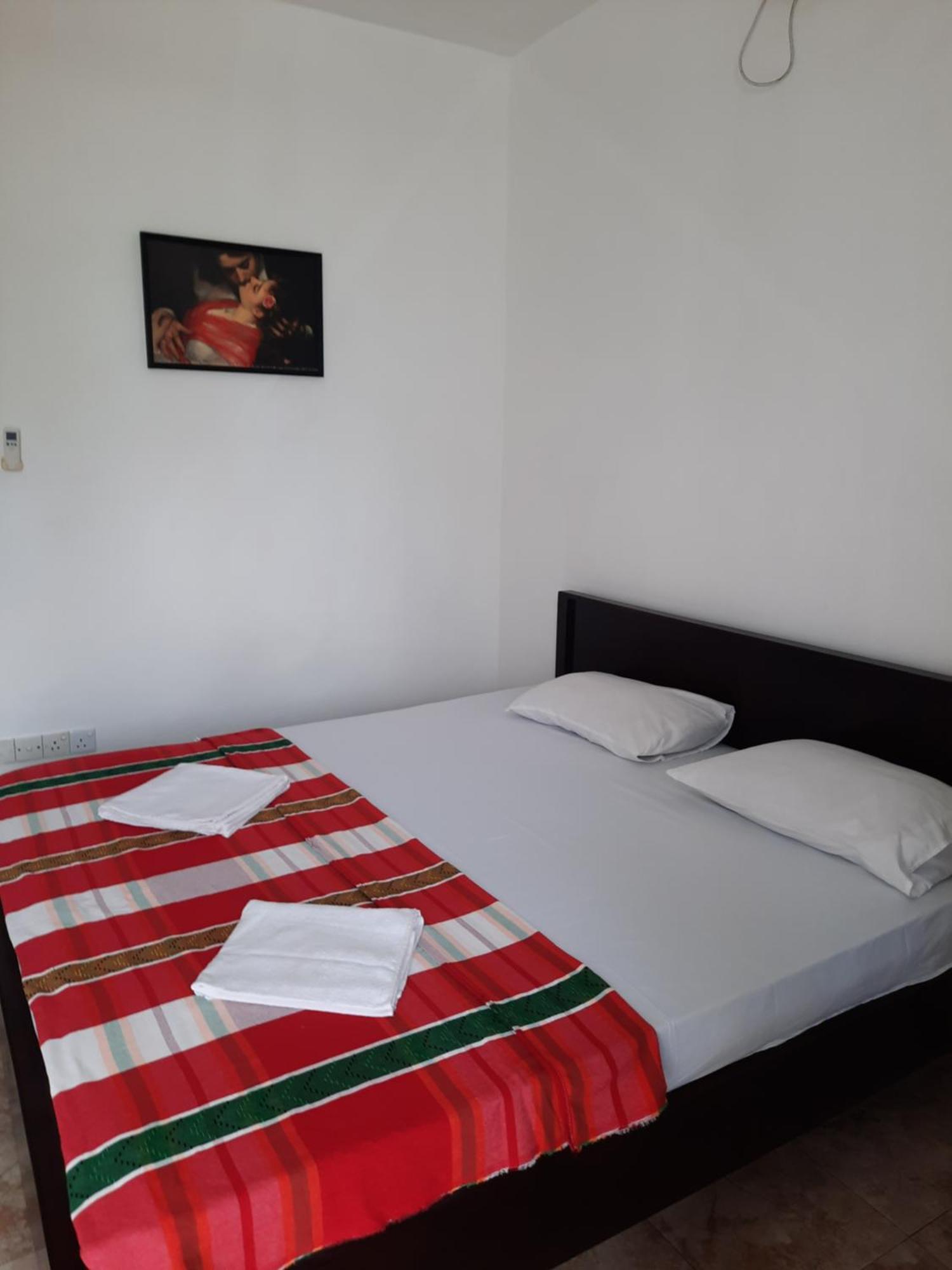 White Surfing Beach Resort Unawatuna Esterno foto