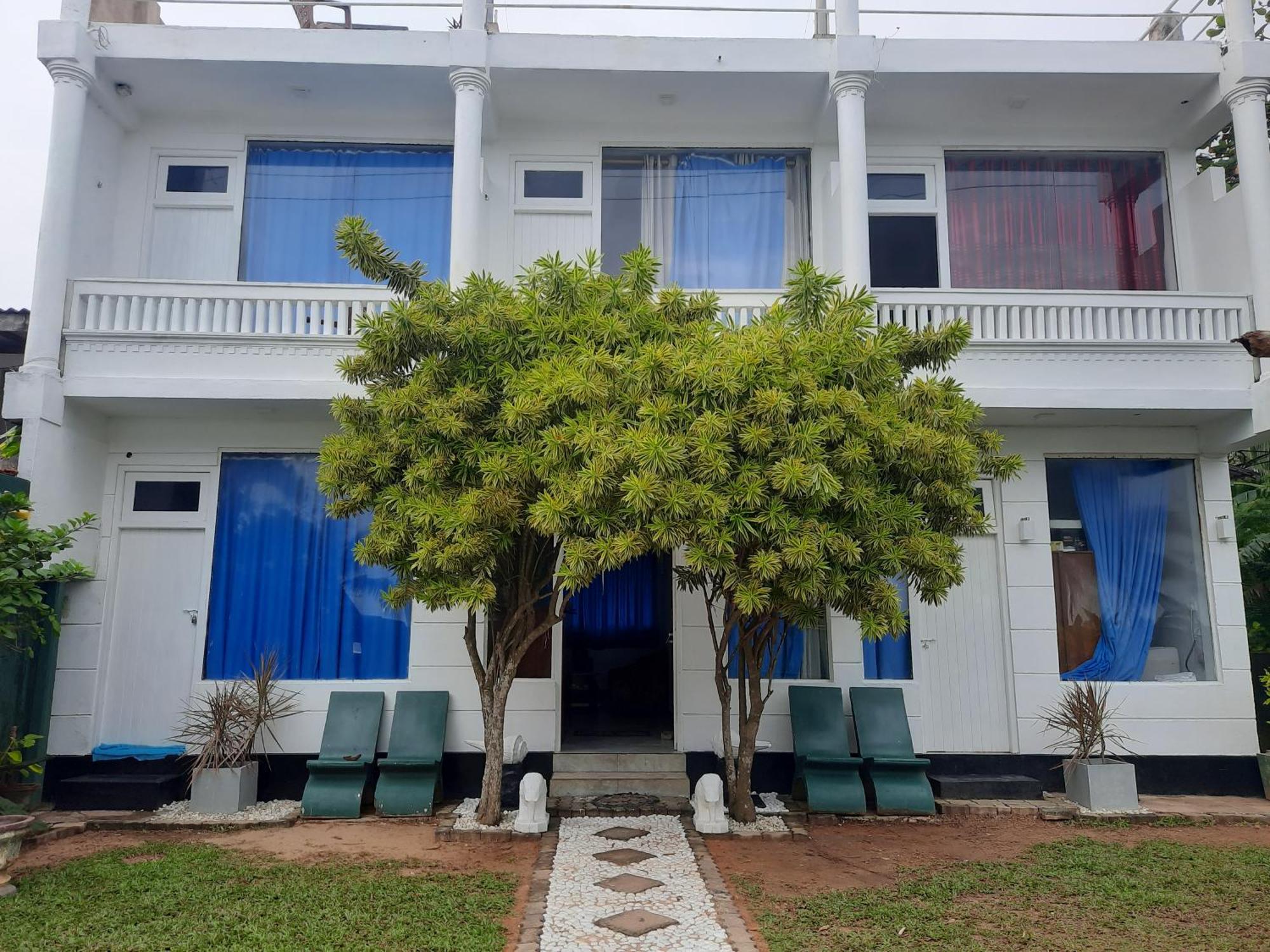 White Surfing Beach Resort Unawatuna Esterno foto