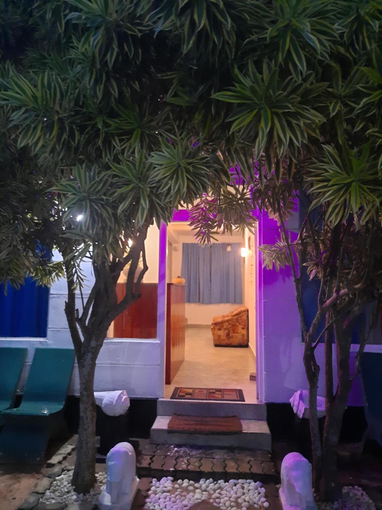 White Surfing Beach Resort Unawatuna Esterno foto