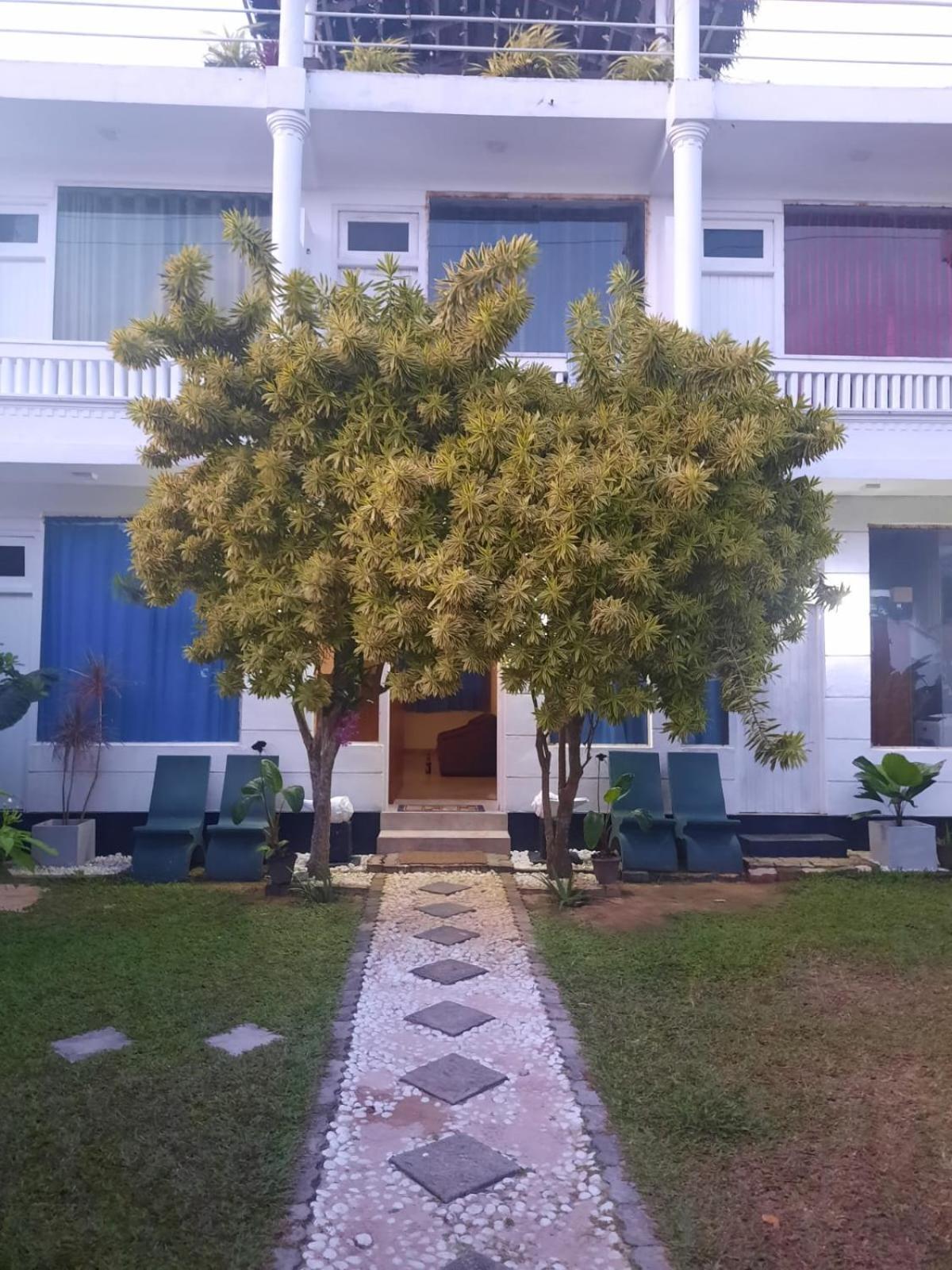 White Surfing Beach Resort Unawatuna Esterno foto