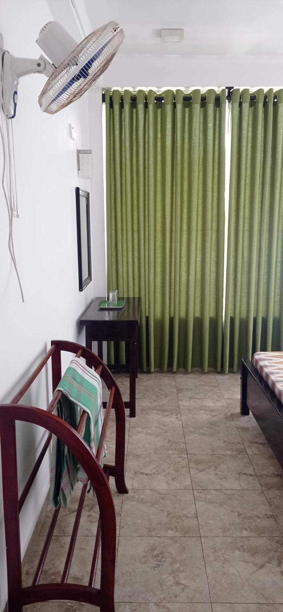 White Surfing Beach Resort Unawatuna Esterno foto